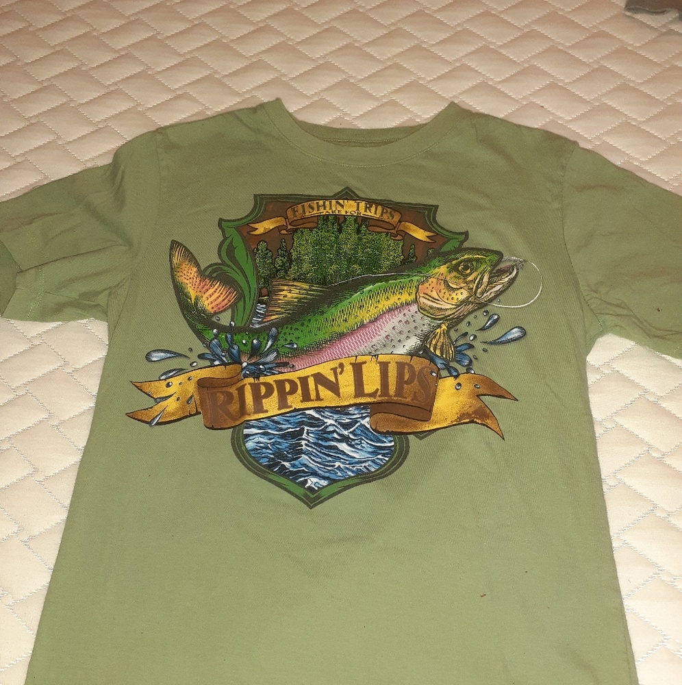 Fishin' trips are for rippin' lips t-shirt